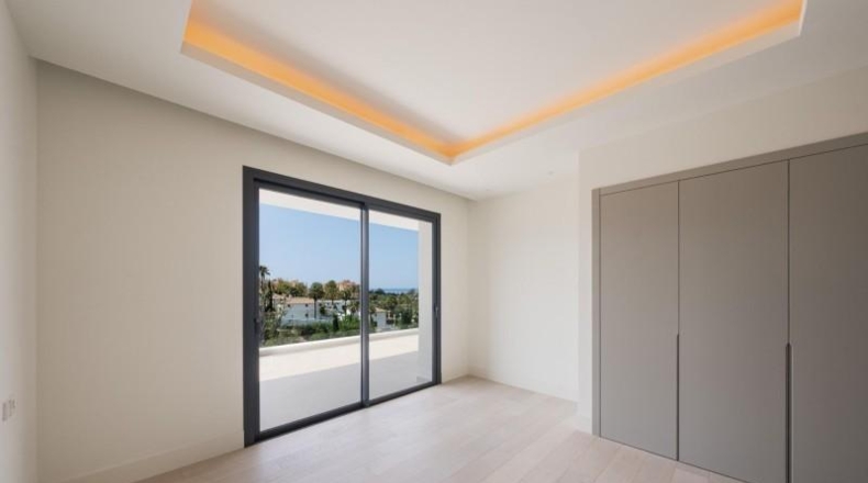Málaga - Estepona - 1097m2