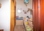 Отдельно стоящий дом с участком на продажу в городе Dénia Фото