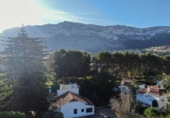 Отдельно стоящий дом с участком на продажу в городе Dénia Фото
