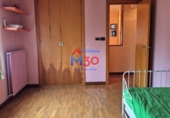 Отдельно стоящий дом с участком на продажу в городе Miranda de Ebro. Фото