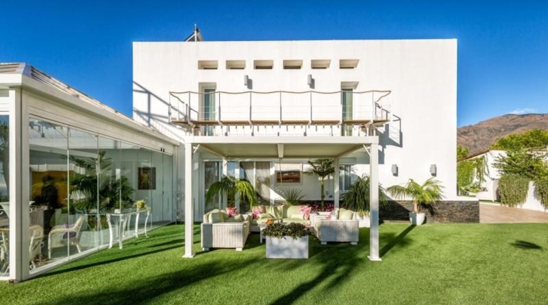 Málaga - Estepona - 15456m2