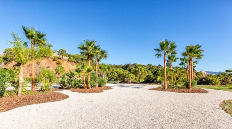 Málaga - Estepona - 15456m2
