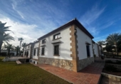 Отдельно стоящий дом с участком на продажу в городе Jávea Фото