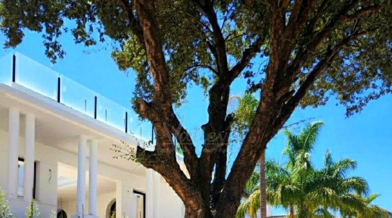 Cádiz - San Roque - 2005m2