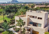 Chalet independiente con terreno en venta en la España, Alicante, ref: TR370372 foto