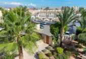 Chalet independiente con terreno en venta en la España, Alicante, ref: TR370372 foto