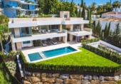Chalet independiente con terreno en venta en la España, Benahavís, ref: TR357310 foto