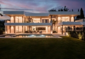 Chalet independiente con terreno en venta en la España, Benahavís, ref: TR357310 foto
