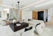 Chalet independiente con terreno en venta en la España, Benahavís, ref: TR371972 foto