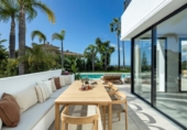 Chalet independiente con terreno en venta en la España, Benahavís, ref: TR371972 foto