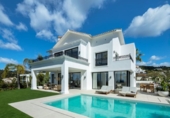 Chalet independiente con terreno en venta en la España, Benahavís, ref: TR371972 foto