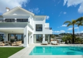 Chalet independiente con terreno en venta en la España, Benahavís, ref: TR371972 foto