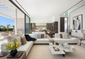 Chalet independiente con terreno en venta en la España, Benahavís, ref: TR358047 foto