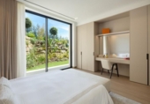 Chalet independiente con terreno en venta en la España, Benahavís, ref: TR358047 foto
