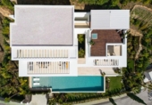 Chalet independiente con terreno en venta en la España, Benahavís, ref: TR358047 foto