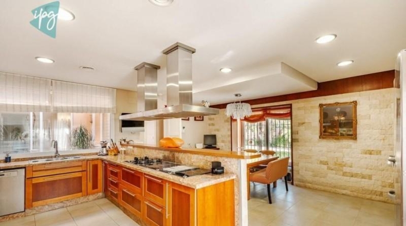 Málaga - Estepona - 5000m2