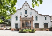 Загородный дом с участком на продажу в городе Castellar del Vallès Фото