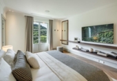 Chalet independiente con terreno en venta en la España, Benahavís, ref: TR367863 foto