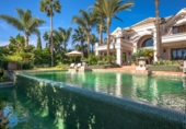 Casa de camp amb terreny en venda a la España, Marbella, ref.: TR243174 foto