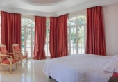 Chalet independiente con terreno en venta en la España, Estepona, ref: TR169060 foto