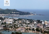 Отдельно стоящий дом с участком на продажу в городе Alcúdia Фото