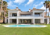 Xalet independent amb terreny en venda a la España, Marbella, ref.: TR237728 foto