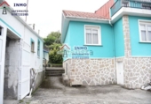 Отдельно стоящий дом с участком на продажу в городе Ferrol. Фото