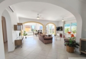 Отдельно стоящий дом с участком на продажу в городе Calpe Фото