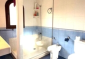 Отдельно стоящий дом с участком на продажу в городе Jávea Фото