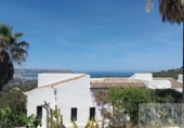 Отдельно стоящий дом с участком на продажу в городе Jávea Фото
