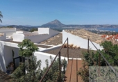 Отдельно стоящий дом с участком на продажу в городе Jávea Фото
