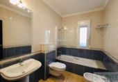 Отдельно стоящий дом с участком на продажу в городе Jávea Фото