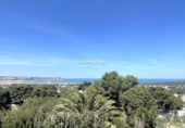Отдельно стоящий дом с участком на продажу в городе Jávea Фото
