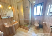 Отдельно стоящий дом с участком на продажу в городе Dénia Фото