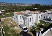 Отдельно стоящий дом с участком на продажу в городе Jávea Фото