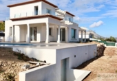 Отдельно стоящий дом с участком на продажу в городе Jávea Фото