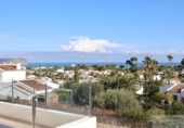 Отдельно стоящий дом с участком на продажу в городе Jávea Фото