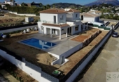 Отдельно стоящий дом с участком на продажу в городе Jávea Фото