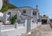 Отдельно стоящий дом с участком на продажу в городе Jávea Фото