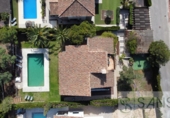 Отдельно стоящий дом с участком на продажу в городе Jávea Фото