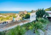 Отдельно стоящий дом с участком на продажу в городе Jávea Фото