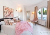 Отдельно стоящий дом с участком на продажу в городе Jávea Фото