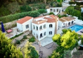 Отдельно стоящий дом с участком на продажу в городе Jávea Фото