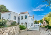 Отдельно стоящий дом с участком на продажу в городе Jávea Фото