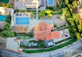 Отдельно стоящий дом с участком на продажу в городе Jávea Фото