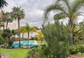 Xalet adossat amb terreny en venda a Estepona ref.: TR232340 foto