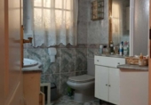 Отдельно стоящий дом с участком на продажу в городе Rincón de la Victoria. Фото
