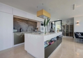 Xalet independent amb terreny en venda a Estepona ref.: TR234962 foto