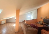 Дом с участком на продажу в городе Huétor Tájar. Фото