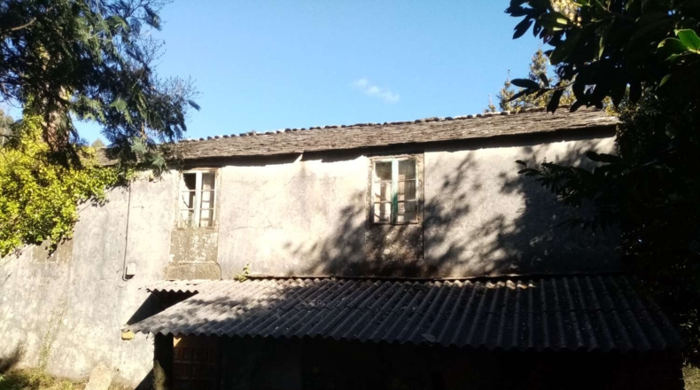 La Coruña - A Portela - 10000m2